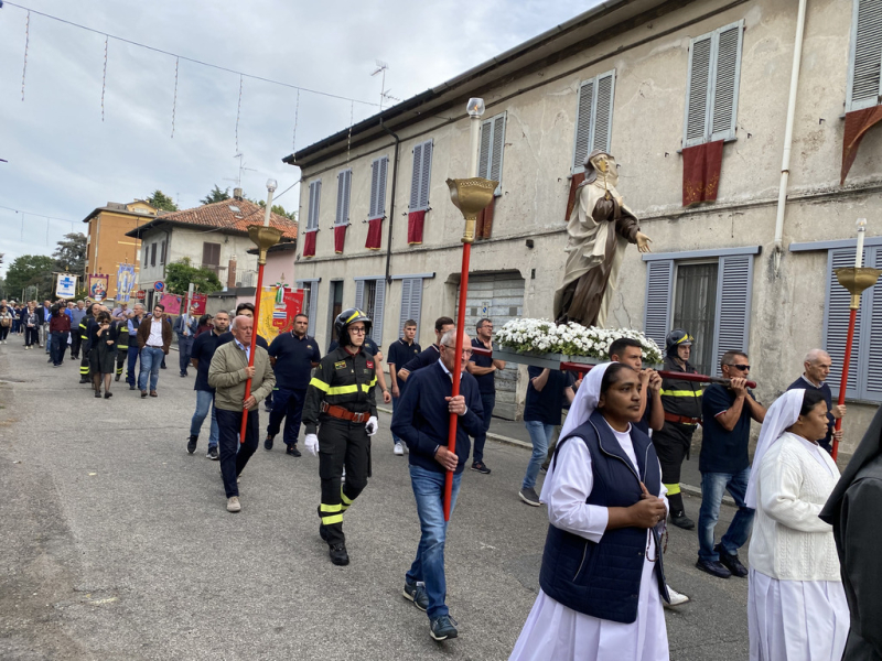 Inveruno - Una processione per Santa Teresa Inveruno - Una processione per Santa Teresa