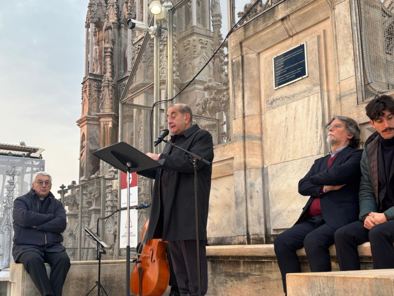 Sociale - L'Arcivesco Mario Delpini celebra la messa sul Duomo
