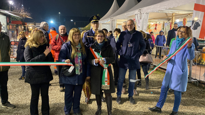 Inveruno - Un momento dell'apertura dell'area espositiva della Fiera