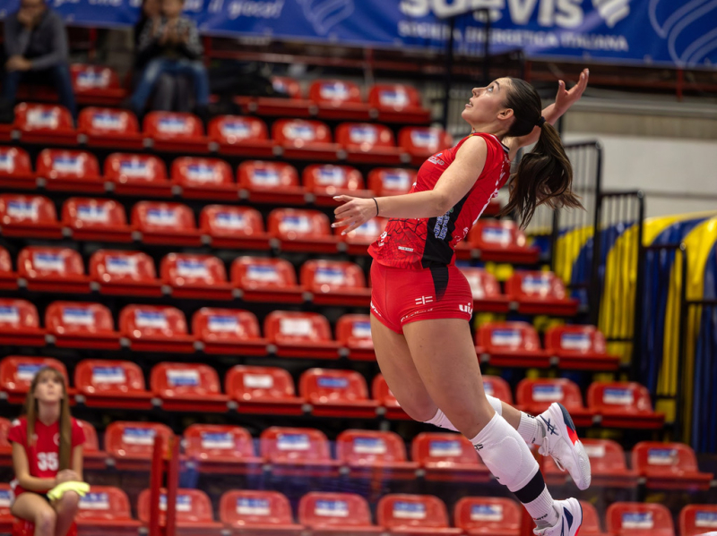 Sport - Futura si prepara a schiacciare Sport - Futura si prepara a schiacciare