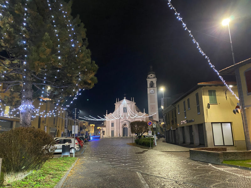 Castano Primo - Piazza Mazzini illuminata per Natale