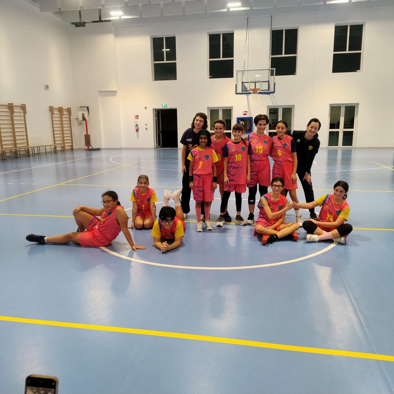 Inveruno - Prima vittoria per le ragazze under 13 di basket. Inveruno - Prima vittoria per le ragazze under 13 di basket.