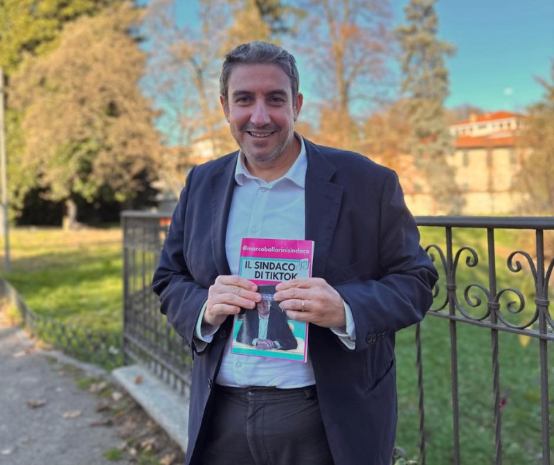 Corbetta - Marco Ballarini con il suo primo libro
