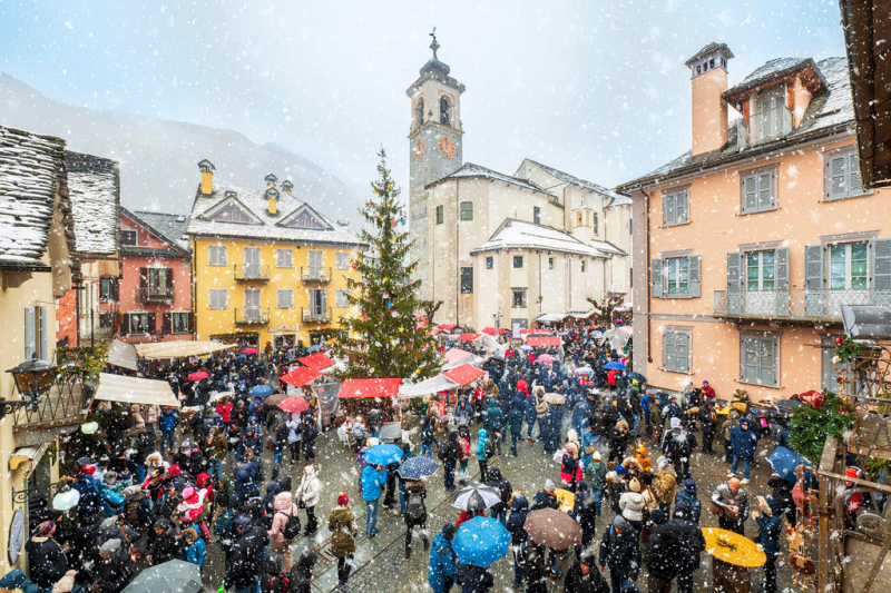 Santa Maria Maggiore - Un mercatino natalizio con la neve