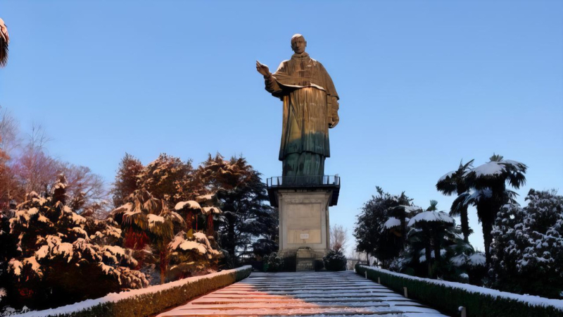 Arona - San Carlone con la neve
