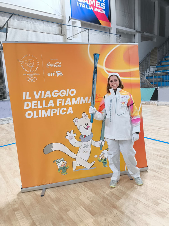 Cuggiono - Daniela Cucchetti con la Fiamma Olimpica