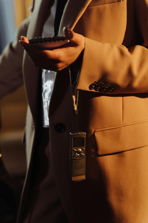 Generica - Giornalista con il registratore