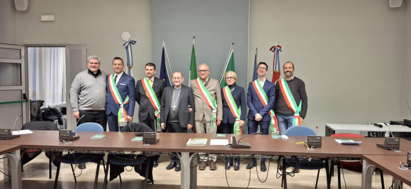 Arluno - Mario Delpini dialoga con gli amministratori