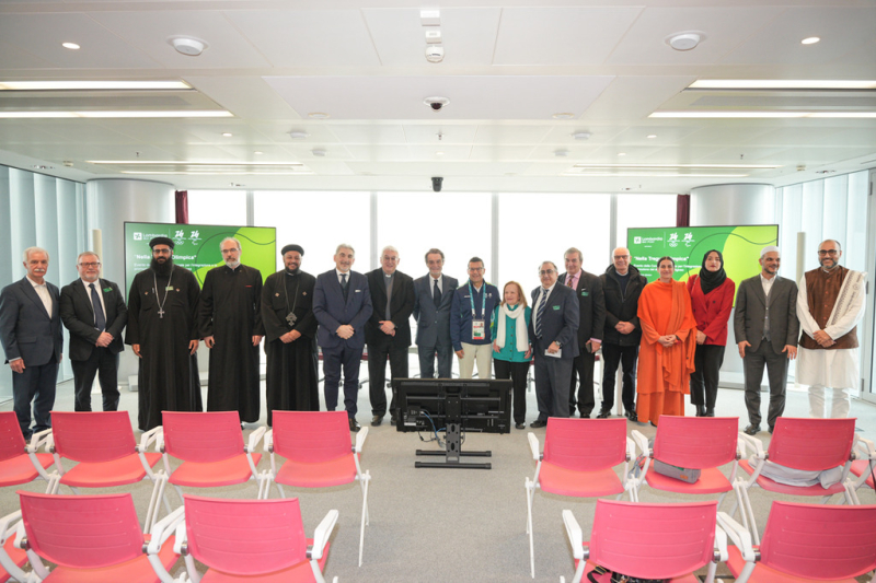 Milano - Religiosi presentano la "Tregua Olimpica"