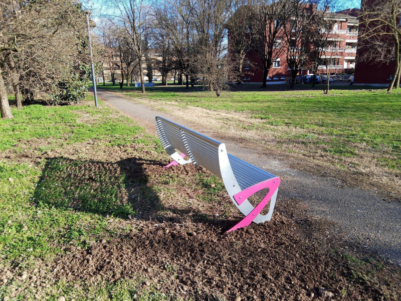 Magenta - Nuove panchine nei parchi