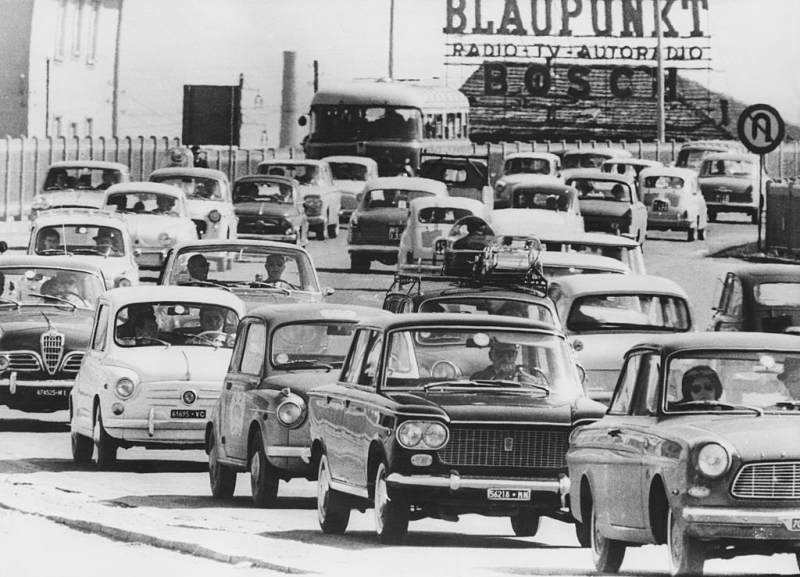 Commercio - Auto italiane negli anni '50 Commercio - Auto italiane negli anni '50