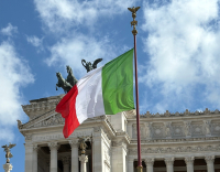 Attualità - Bandiera italiana a Roma