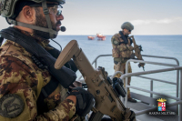 Attualità - Militari della Marina Militare in mare