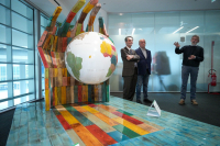 Milano - Una mano sostiene il mondo 2026