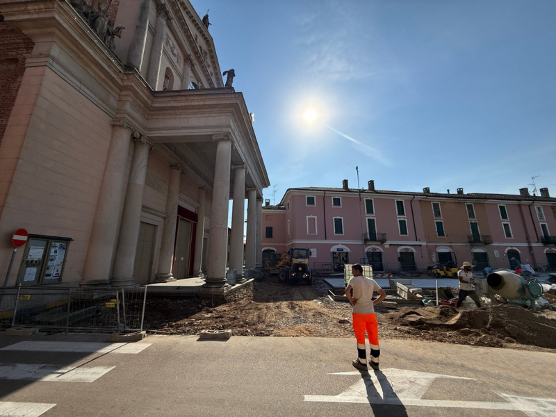 Cuggiono - Cantiere per la piazza davanti alla Basilica