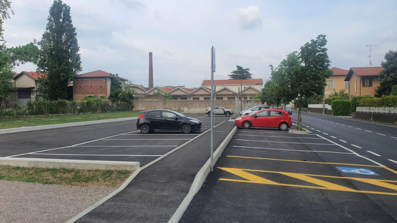 Inveruno - Parcheggio di via Como Inveruno - Parcheggio di via Como