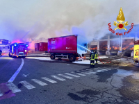 Milano - Incendio alla Bartolini