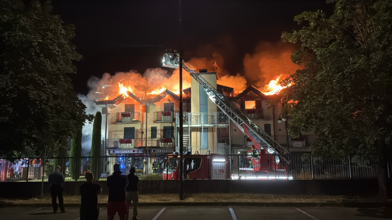 Cuggiono - Incendio nella palazzina di fronte all'Ospedale Cuggiono - Incendio nella palazzina di fronte all'Ospedale