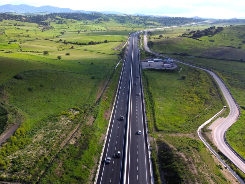 Generica - Autostrada tra le colline Generica - Autostrada tra le colline
