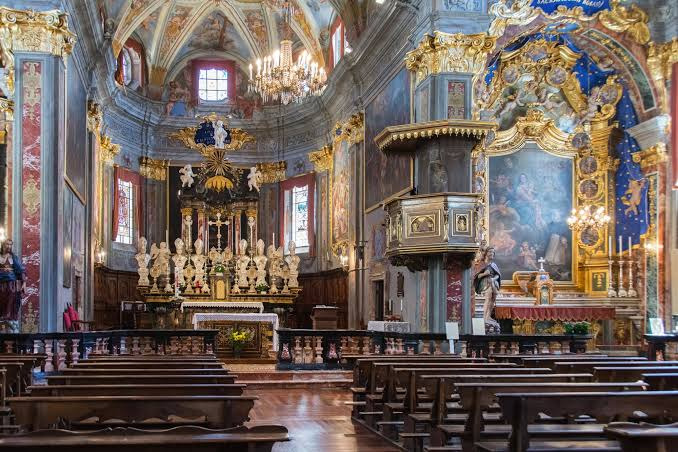 Craveggia - L'interno della chiesa parrocchiale Craveggia - L'interno della chiesa parrocchiale