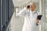 Salute - Medico al telefono