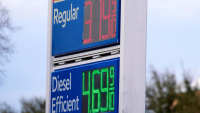 Stati Uniti - Benzina sopra i 4 dollari