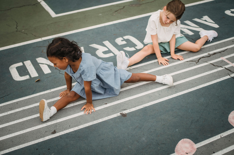 Sport - Bambine si allenano a far sport Sport - Bambine si allenano a far sport