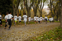 Sport - Bambini che corrono in paese