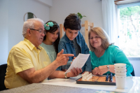 Generica - Nonni che giocano con i nipoti