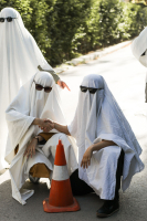 Eventi - Bambini vestiti da fantasmi per Halloween